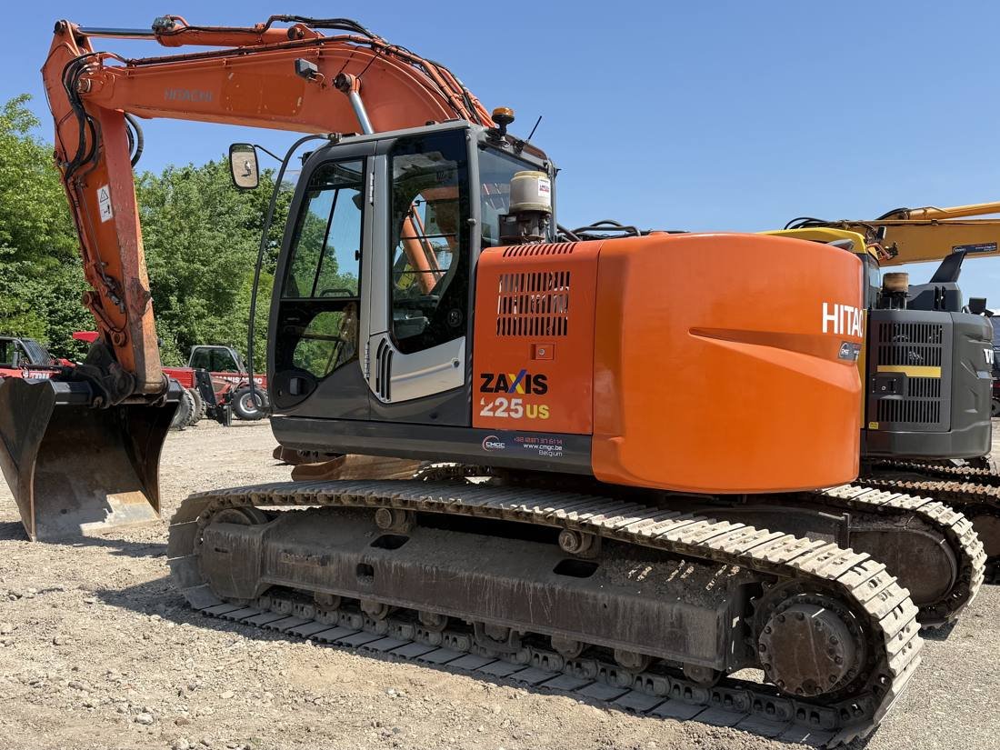 HITACHI ZAXIS 225 US — вживаний екскаватор з коротким хвостом, кейс підбору техніки