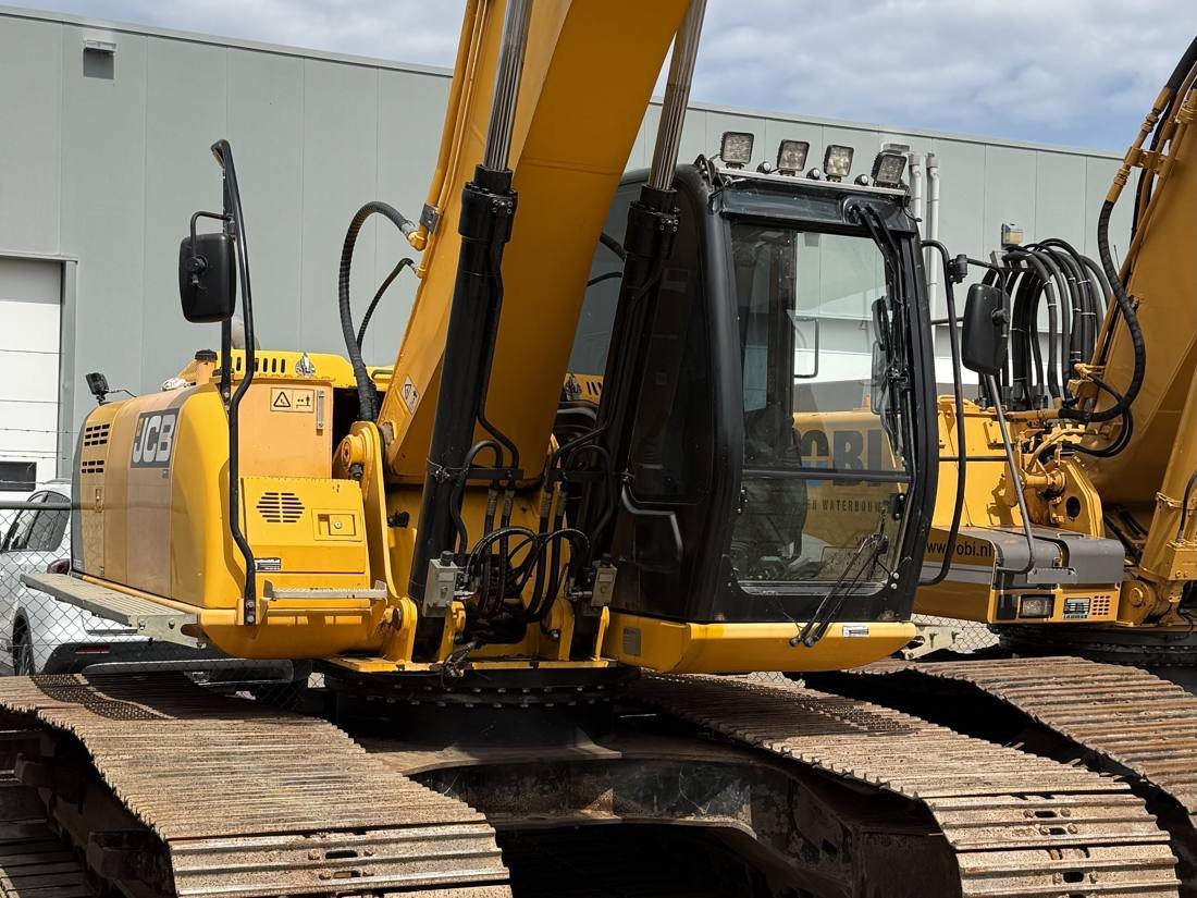 JCB JC220 LC — вживаний гусеничний екскаватор, кейс підбору техніки